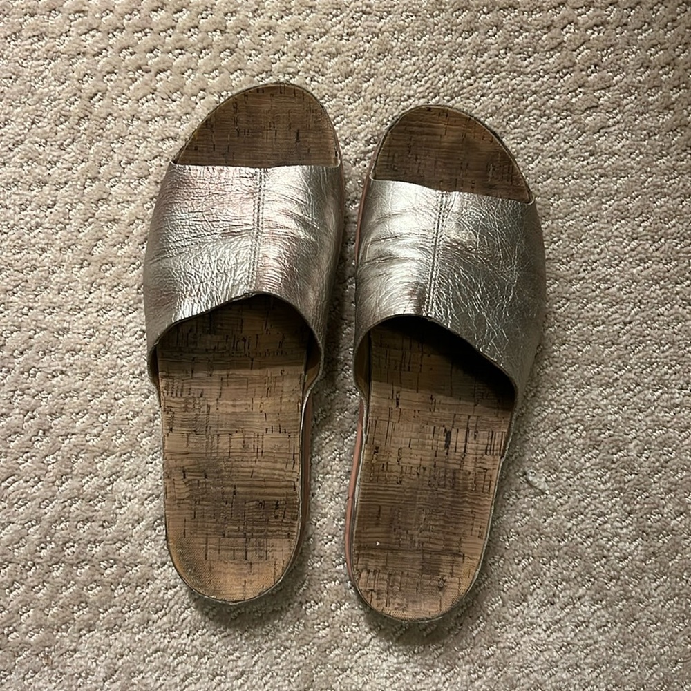 Korkease Tutsi slides. Size 9. Great condition!